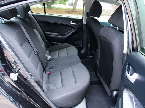 Used 2017 Kia Forte LX FWD image 31