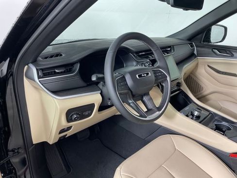 New 2025 Jeep Grand Cherokee Limited w/ Luxury Tech Group II AWD/4WD image 2