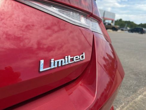 Used 2023 Hyundai Elantra Limited FWD image 7