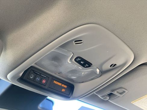 Certified 2022 Chevrolet Bolt EUV LT w/ Comfort Package image 17