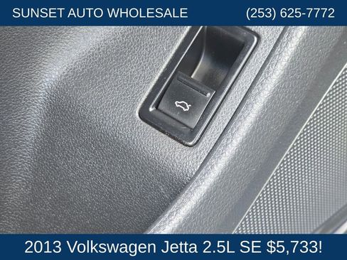 Used 2013 Volkswagen Jetta SE FWD image 26