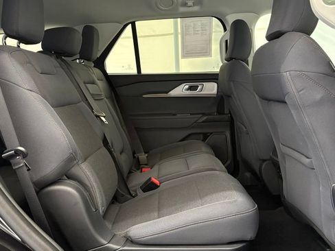 Used 2025 Ford Explorer Active AWD/4WD image 32