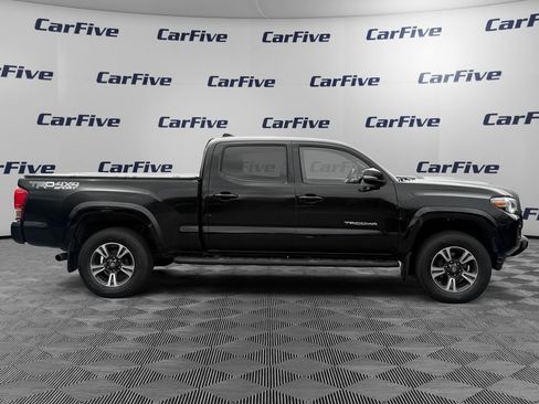 Used 2017 Toyota Tacoma TRD Sport w/ Premium & Technology Package AWD/4WD image 7