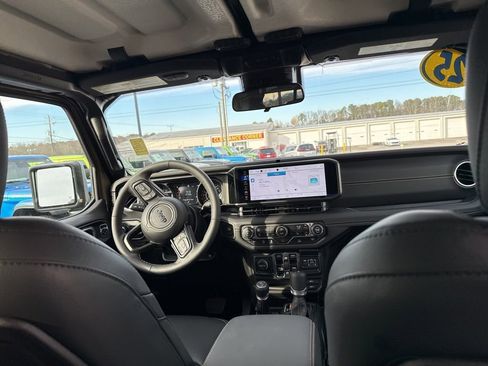 New 2025 Jeep Gladiator Sport w/ Premium Package image 29