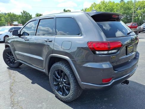 Used 2018 Jeep Grand Cherokee Altitude AWD/4WD image 16