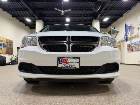 Used 2019 Dodge Grand Caravan SE FWD image 12
