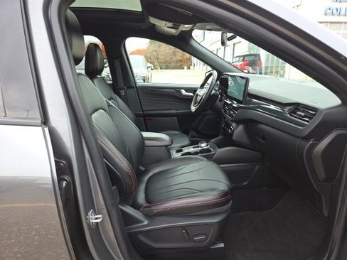 Certified 2025 Ford Escape ST-Line Elite w/ Premium Technology Package image 37