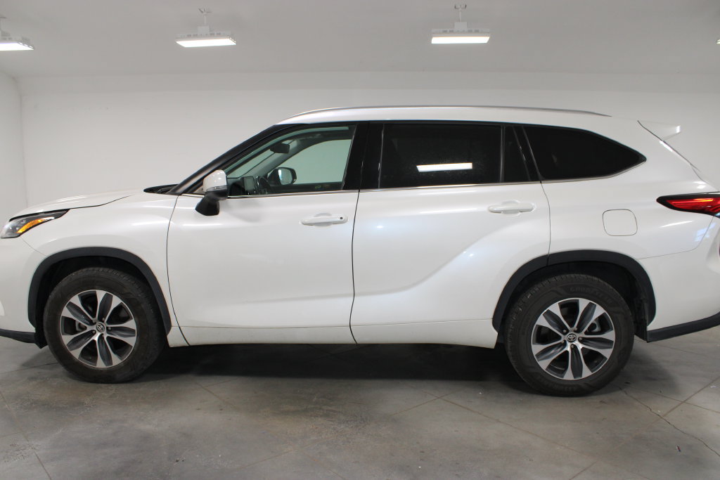 Used 2020 Toyota Highlander XLE FWD image 6