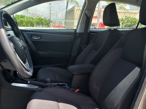 Used 2018 Toyota Corolla LE image 12