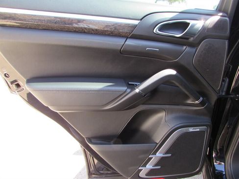 Used 2013 Porsche Cayenne Turbo AWD/4WD image 23