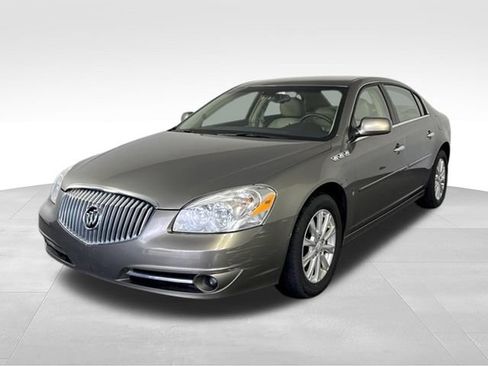 Used 2010 Buick Lucerne CXL w/ Driver Confidence Package FWD image 4