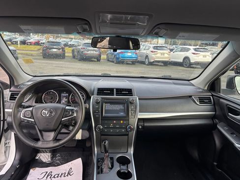 Used 2017 Toyota Camry SE image 12