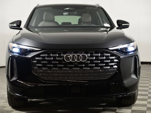 Certified 2025 Audi Q5 Premium w/ Convenience Package image 5