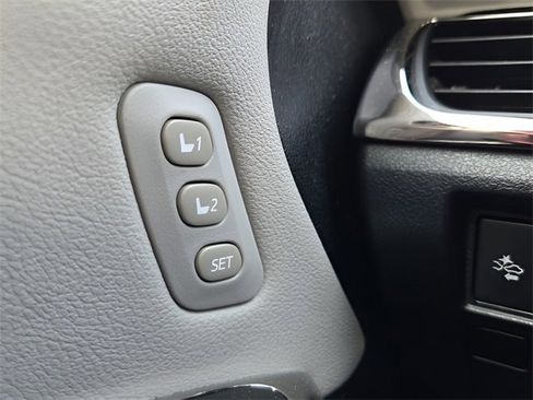 Used 2018 Toyota Avalon XLE Premium image 23