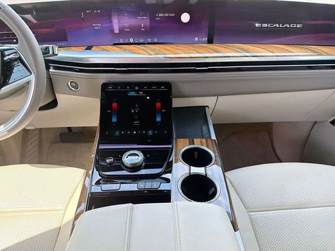 Certified 2025 Cadillac Escalade ESV Sport Platinum AWD/4WD image 19