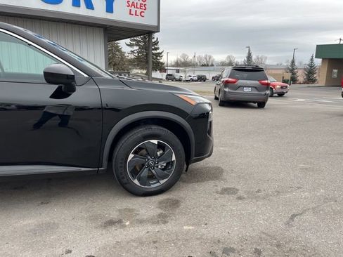 Used 2024 Nissan Rogue SV image 13