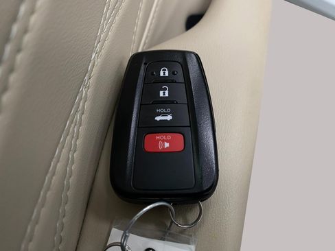 Used 2020 Toyota Avalon Limited w/ Advanced Safety Package FWD image 32