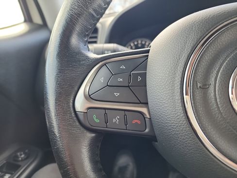 Used 2018 Jeep Renegade Limited w/ Safety & Security Group image 15