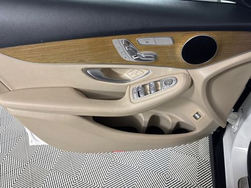 Used 2018 Mercedes-Benz GLC 300 w/ Multimedia Package image 11