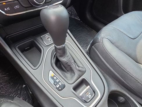Used 2021 Jeep Cherokee Latitude Lux FWD image 20