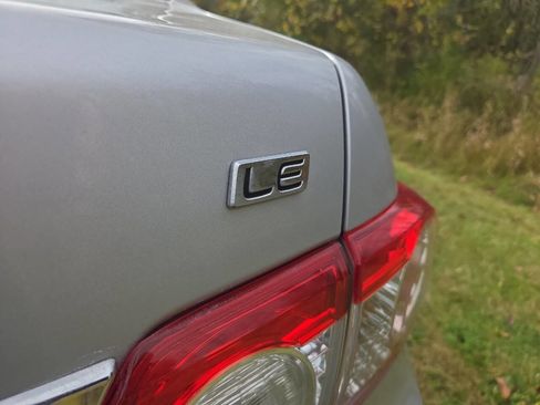 Used 2012 Toyota Corolla LE image 18