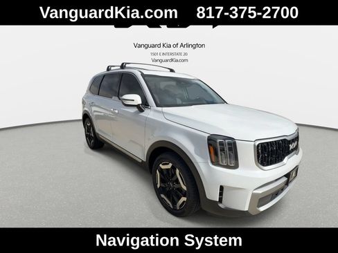Used 2023 Kia Telluride EX w/ EX Captain's Chair Package FWD image 2