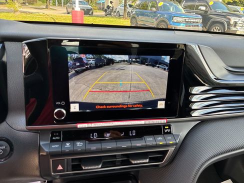 New 2026 Toyota Camry Hybrid FWD image 20