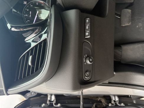 Used 2021 Buick Envision Essence w/ Technology Package I image 19