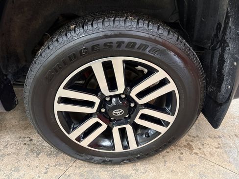 Used 2022 Toyota 4Runner Limited image 10