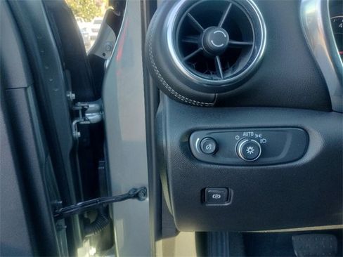 Used 2025 Chevrolet Blazer LT image 22