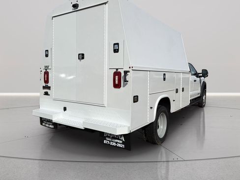 New 2026 Ford F550 4x4 Crew Cab image 8