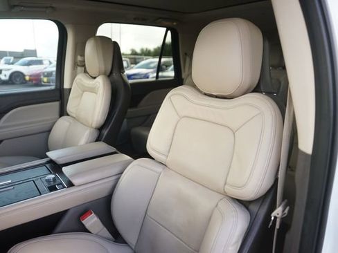 Used 2024 Lincoln Navigator L Reserve AWD/4WD image 10