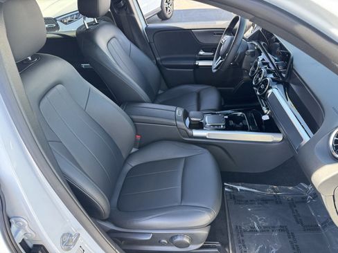 Used 2022 Mercedes-Benz GLB 250 image 6