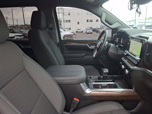 Used 2025 GMC Sierra 1500 Elevation image 11