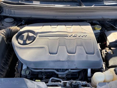 Used 2019 Jeep Cherokee Trailhawk w/ Cold Weather Group image 31