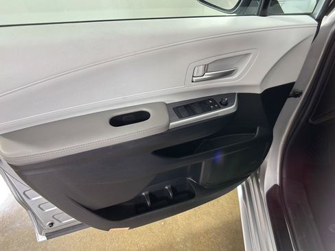 Used 2025 Toyota Sienna XLE w/ XLE Plus Package FWD image 28
