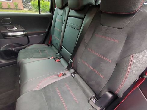 Used 2025 Mercedes-Benz GLB 35 AMG 4MATIC image 28