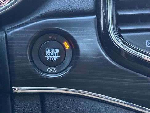 Used 2019 Jeep Grand Cherokee Limited image 26