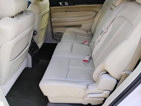 Used 2014 Lincoln MKT FWD image 8