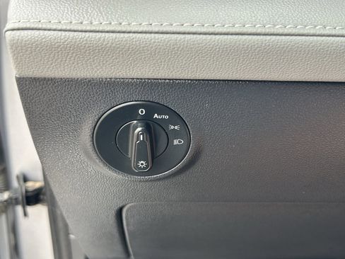 Used 2024 Volkswagen Taos SE image 31