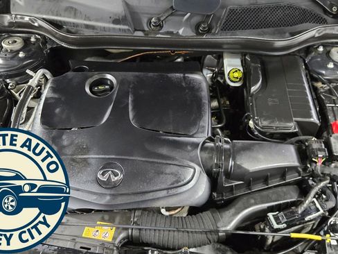 Used 2018 INFINITI QX30 AWD image 35