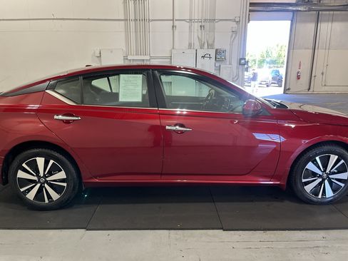 Used 2022 Nissan Altima 2.5 SV w/ SV Premium Package AWD/4WD image 4