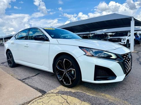 Used 2024 Nissan Altima 2.5 SR FWD image 3
