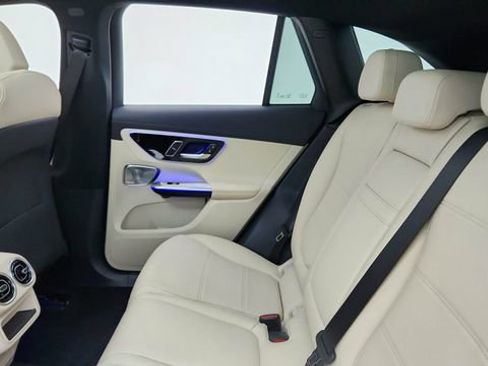 Used 2025 Mercedes-Benz GLC 350e 4MATIC image 29