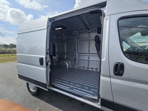 Used 2025 RAM ProMaster 1500 w/ Convenience Group image 11