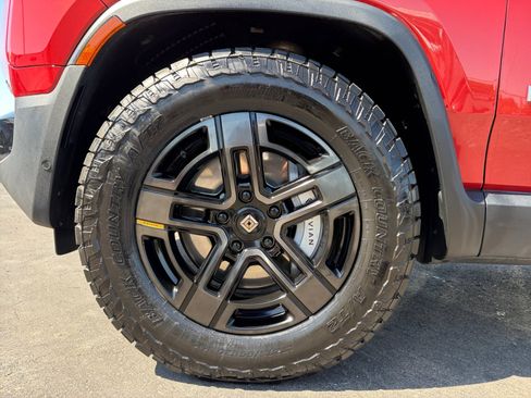 Used 2024 Rivian R1S Adventure Dual AWD/4WD image 11