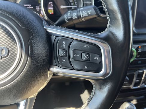 Used 2022 Jeep Wrangler Unlimited Sahara w/ Cold Weather Group image 18