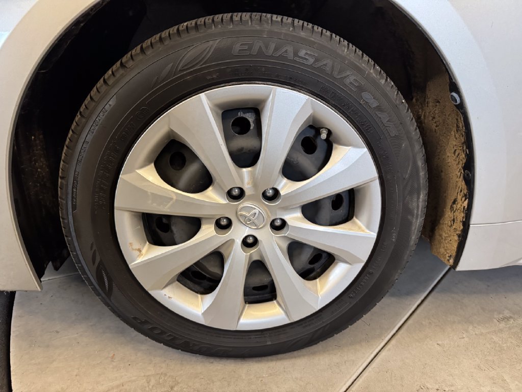 Used 2020 Toyota Corolla LE FWD image 25