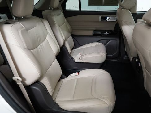 Certified 2023 Ford Explorer Platinum w/ Technology Package AWD/4WD image 29