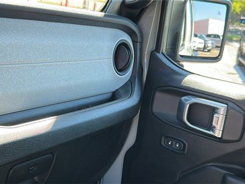 Used 2024 Jeep Wrangler Unlimited image 22